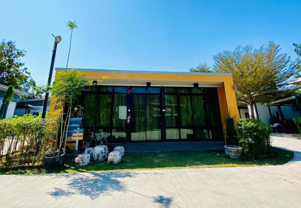 Sixty-Nine Resort Nakhon Phanom Dış mekan fotoğraf